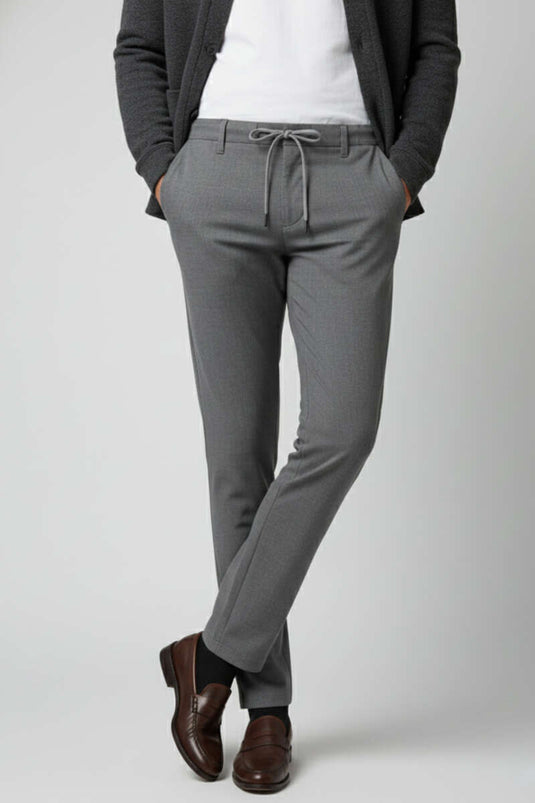 بنطال رجالي ضيق الساق بجيوب وتفاصيل رباط الخصر بلون رمادي داكن