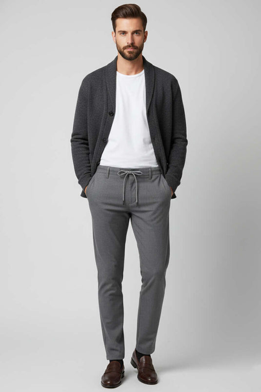 بنطال رجالي ضيق الساق بجيوب وتفاصيل رباط الخصر بلون رمادي داكن