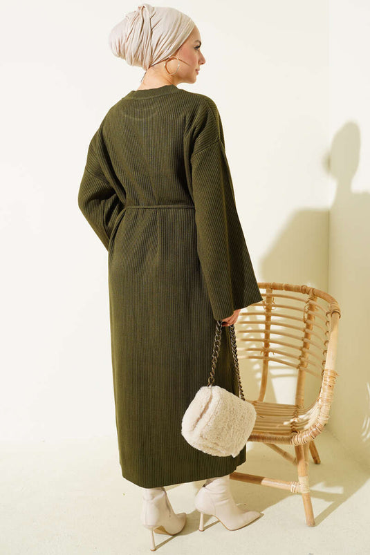 Robe en maille kaki à col rond et ceinture