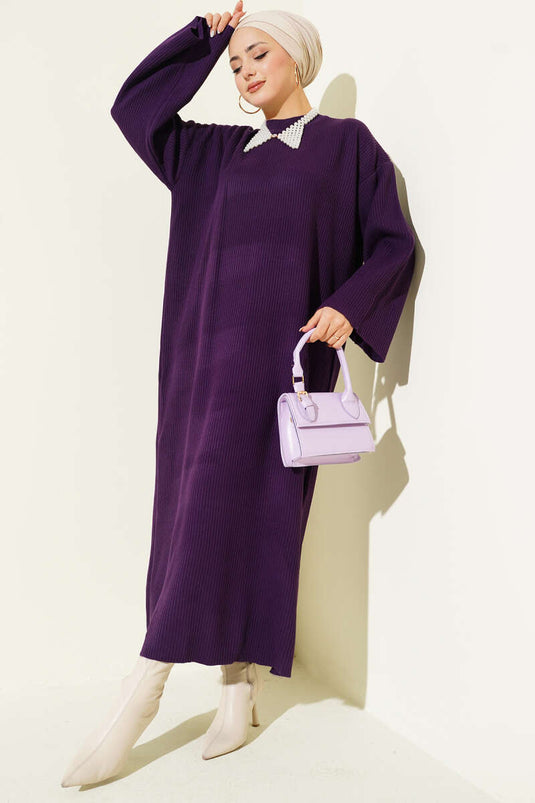 Robe en maille violette à col rond et ceinture