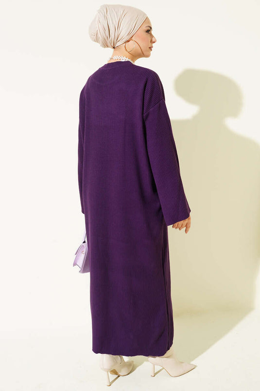 Robe en maille violette à col rond et ceinture