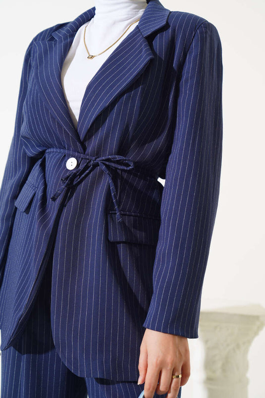 Ensemble veste rayée bleu marine à ceinture nouée