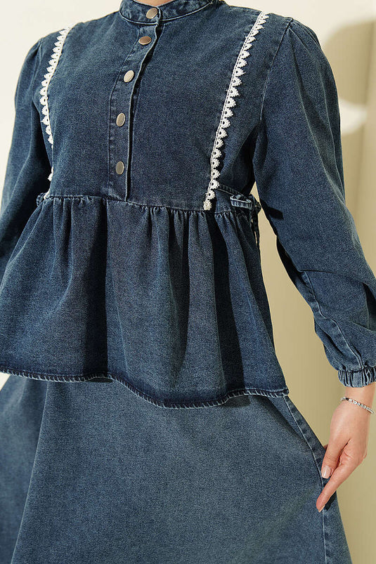 Blaues Jeans-Set Mit Gürtel Und Verzierte Details