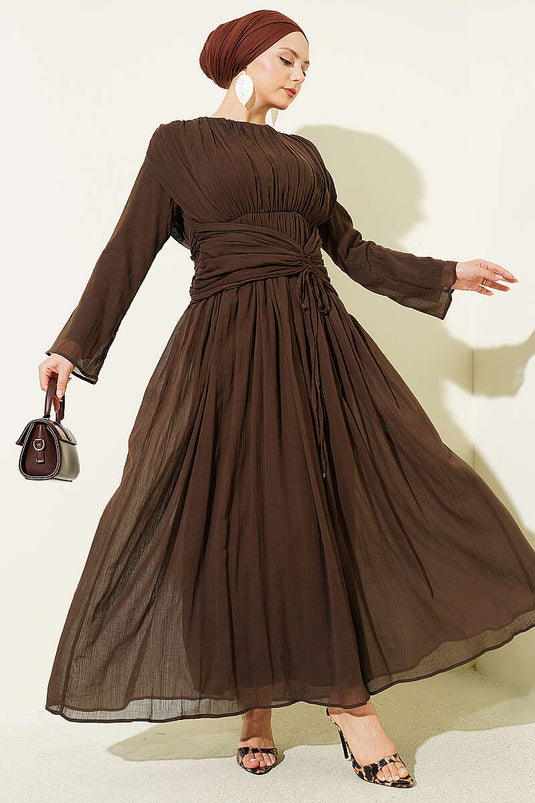 Kleid mit Rüschendetail in Braun