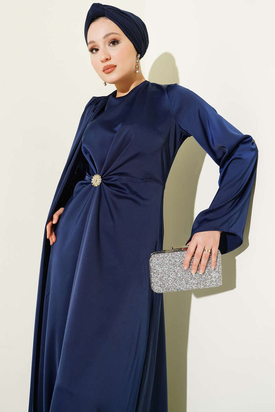 Robe de soirée en satin bleu marine avec détail froncé à la taille