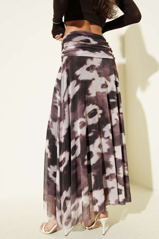 تنورة تول بنقشة مع كشكش بلون بني