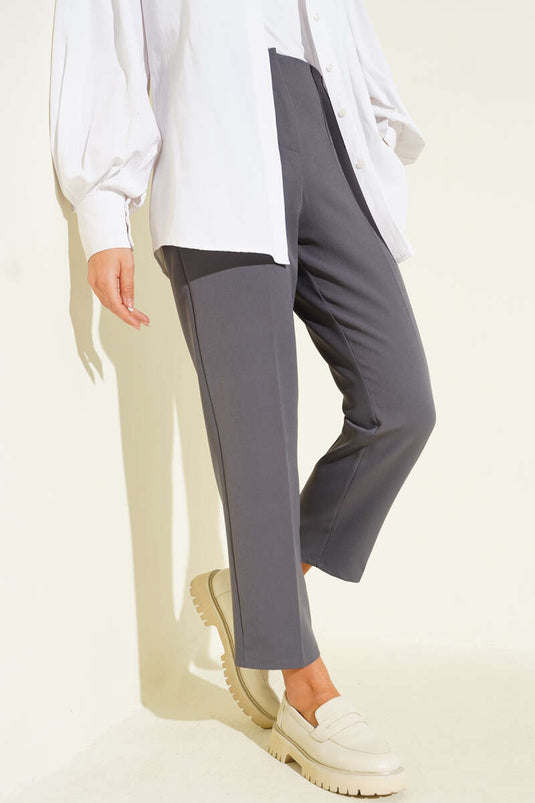 Schmal geschnittene Stoffhose mit Bundabschluss, Rauchgrau