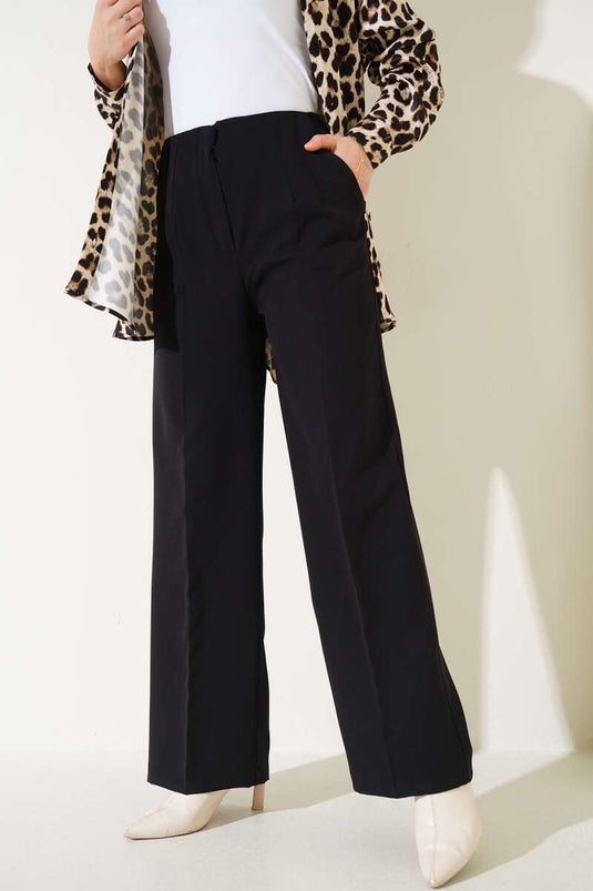 بنطال واسع الساق مع حزام خصر أسود