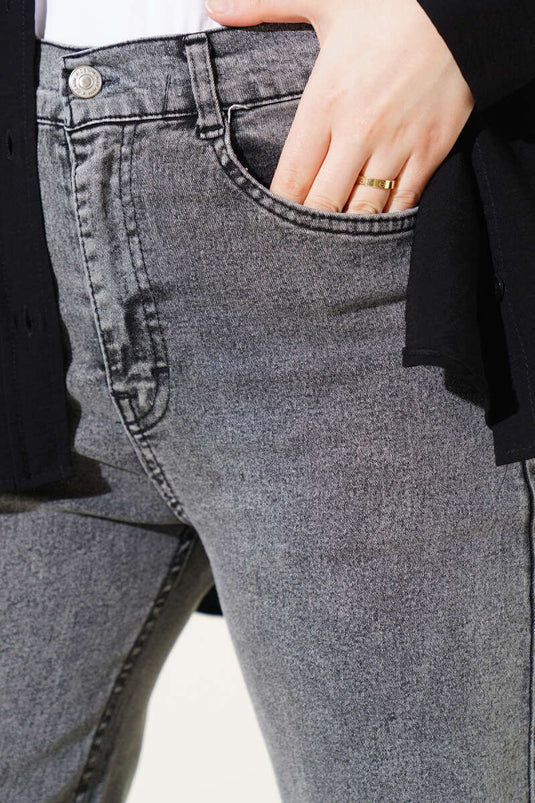 Pantalon en jean à jambes larges avec boutons décoratifs, couleur fumée