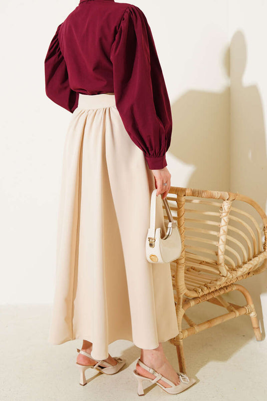 تنورة واسعة بجيوب وسحاب على الخصر باللون البيج