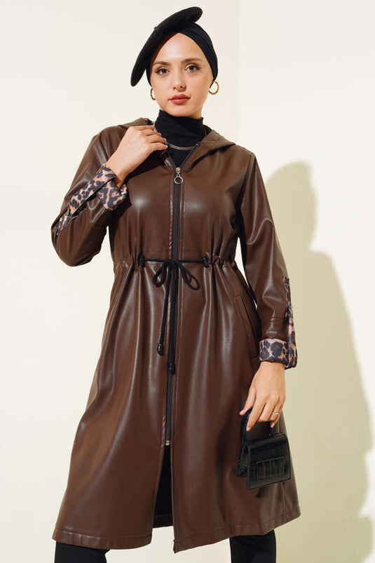Trench-coat en cuir à capuche avec fermeture éclair à la taille marron