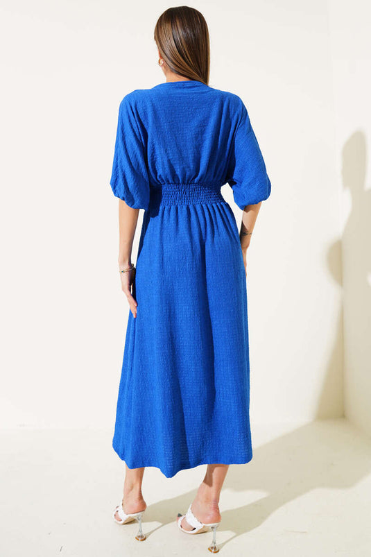 فستان متوسط الطول مجعد بأكمام نصفية وخصر جيبل باللون الساكسوني