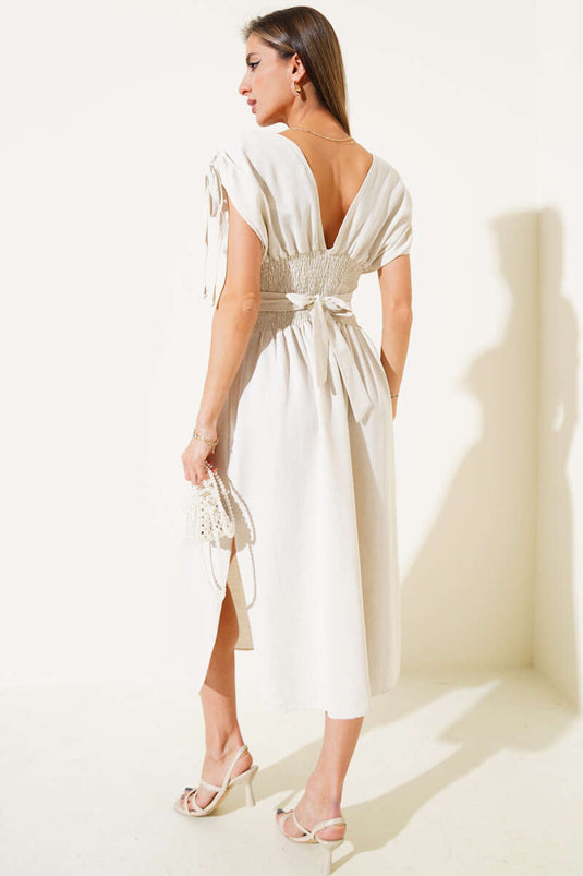 فستان بيج بدون أكمام برباط على الخصر وفتحة رقبة على شكل حرف V