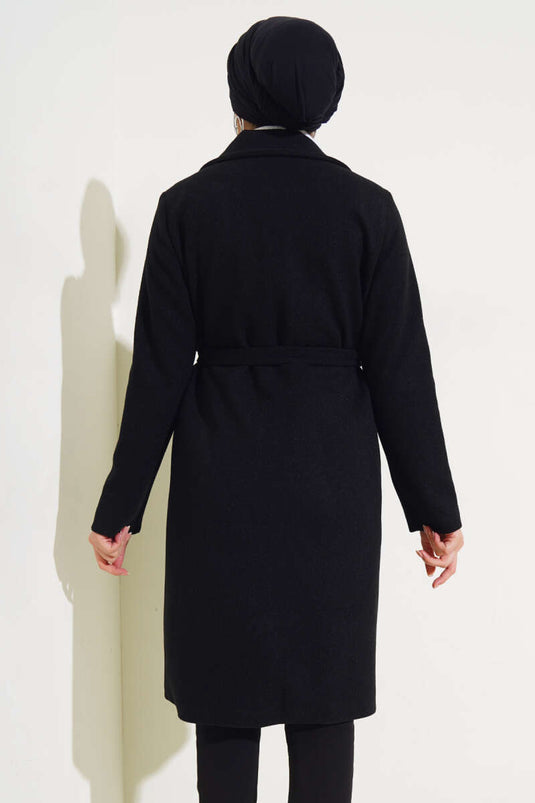 معطف كاشة مُبطَّن بحزام على الخصر باللون الأسود