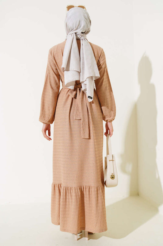 فستان مكشكش بحزام خصر لاتيه