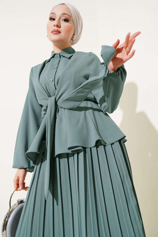 Traje de falda plisada con cinturilla elástica y lazo color menta