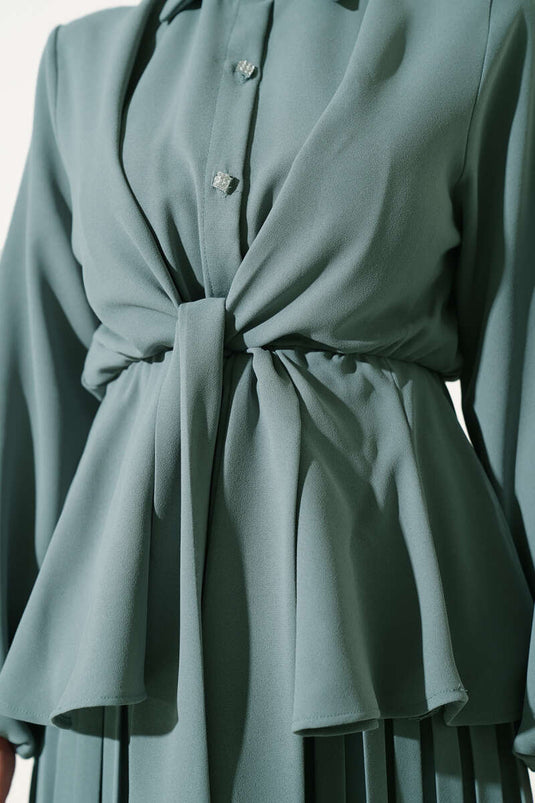 Traje de falda plisada con cinturilla elástica y lazo color menta