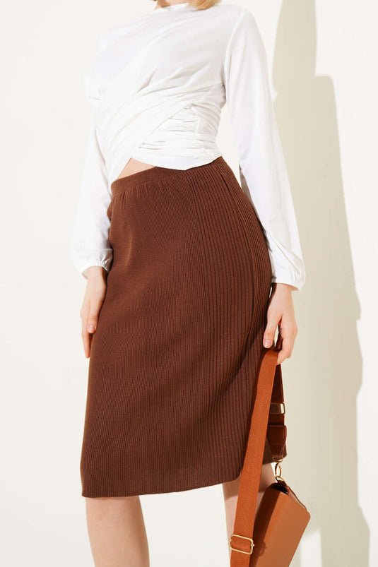 Jupe midi basique en maille marron à taille élastique