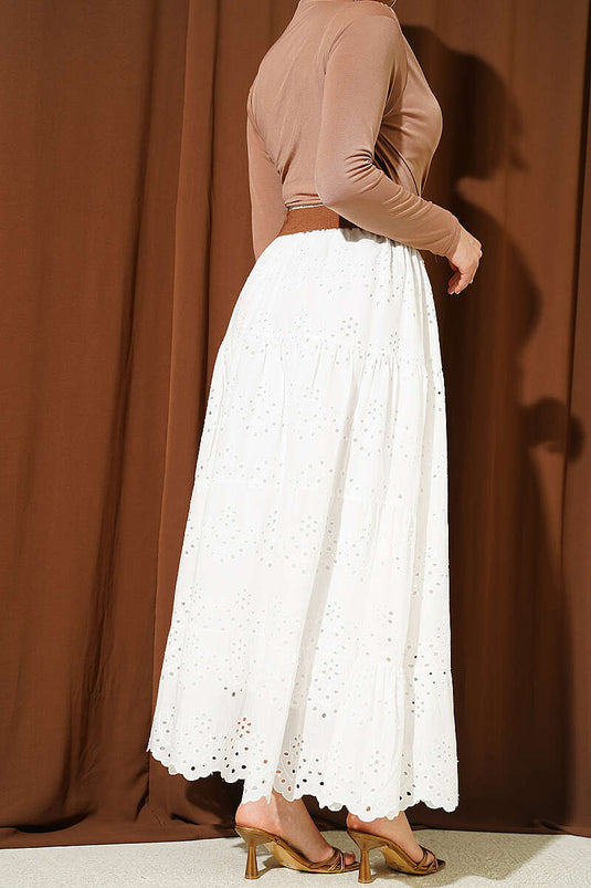 Jupe évasée à volants superposés en broderie avec ceinture élastique blanche