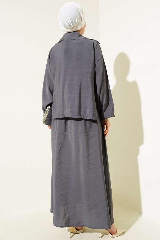 بدلة فستان بتفاصيل أزرار مطاطية على الخصر باللون الدخاني