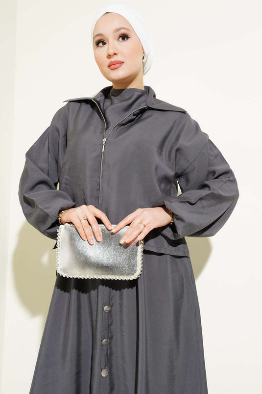 بدلة فستان بتفاصيل أزرار مطاطية على الخصر باللون الدخاني