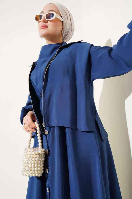 فستان سهرة بتفاصيل أزرار مطاطية على الخصر باللون الأزرق الداكن