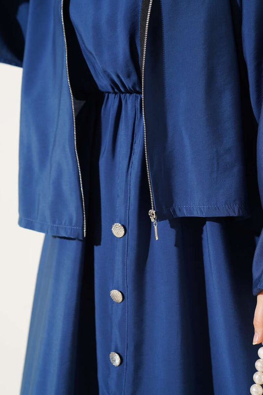 فستان سهرة بتفاصيل أزرار مطاطية على الخصر باللون الأزرق الداكن