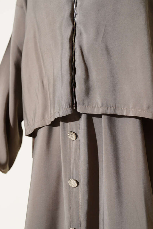 طقم فستان من قماش المنك بتفاصيل أزرار مطاطية على الخصر