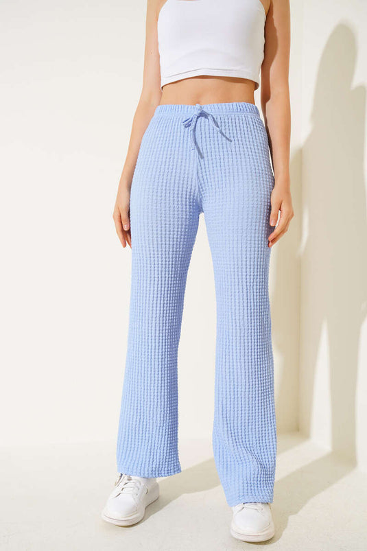 بنطلون واسع الساقين بنمط الوافل مع حزام خصر مطاطي، أزرق