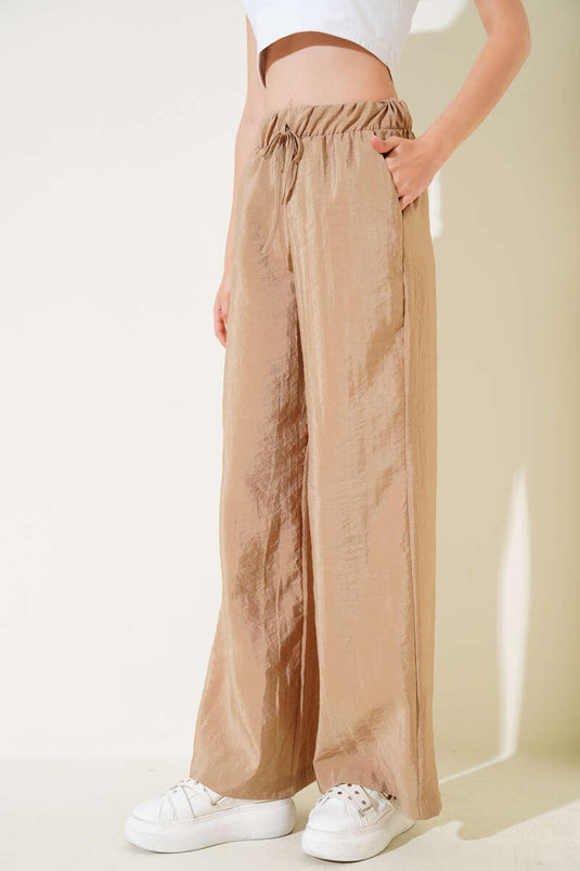Bel Lastikli Geniş Paça Parlak Pantolon Latte