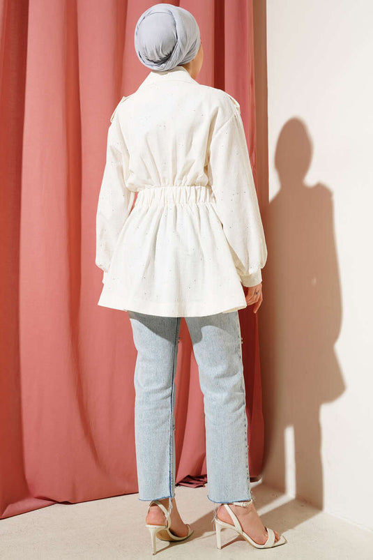 سترة ذات حزام خصر مرن بلون كريمي