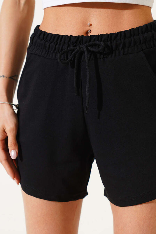 شورت قصير بخصر مطاطي أسود