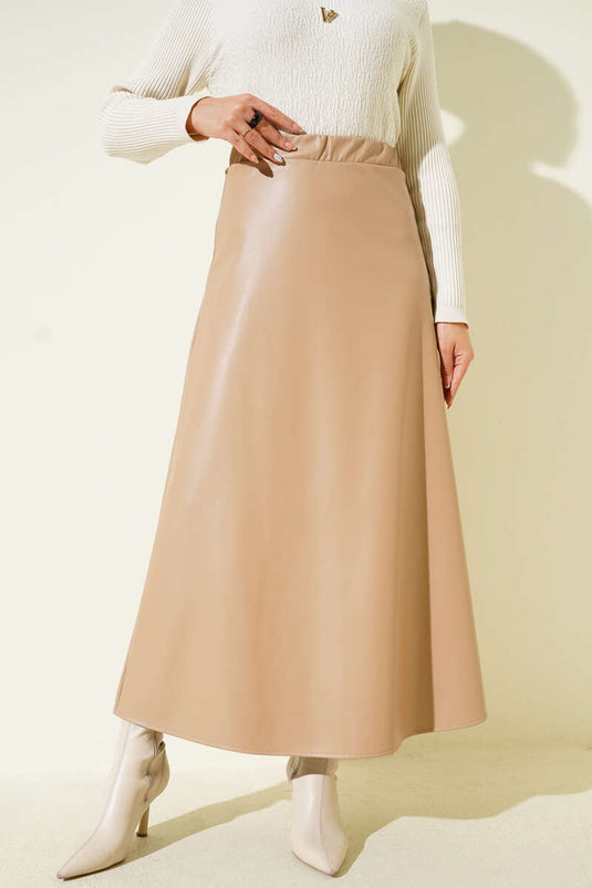 تنورة جلدية أساسية واسعة بخصر مطاطي باللون البيج