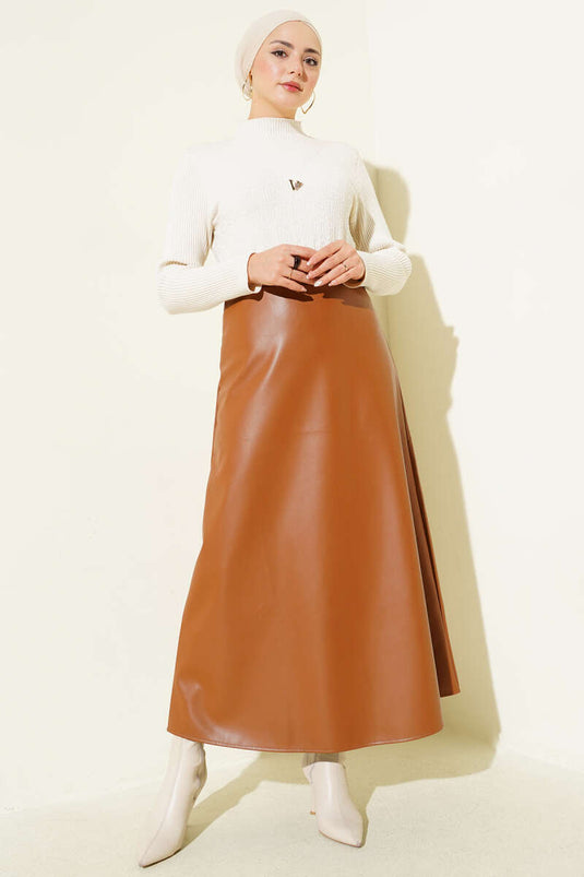 تنورة جلدية أساسية واسعة بخصر مطاطي بلون بني