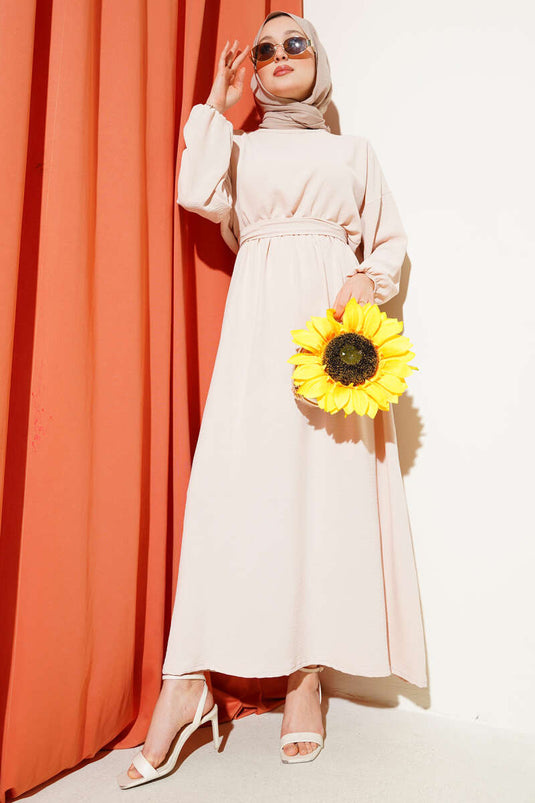 فستان أيروبين بخصر مطاطي وحزام باللون البيج