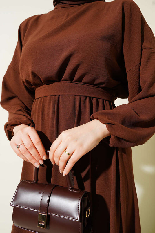 فستان أيروبين بحزام خصر مطاطي بني