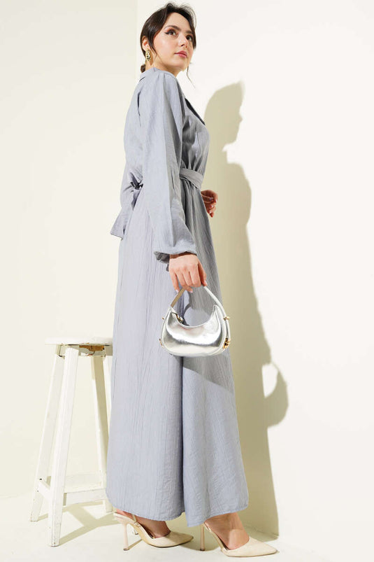 فستان رمادي اللون بجيوب وحزام وخصر مطاطي