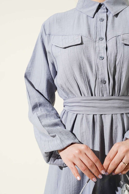 فستان رمادي اللون بجيوب وحزام وخصر مطاطي