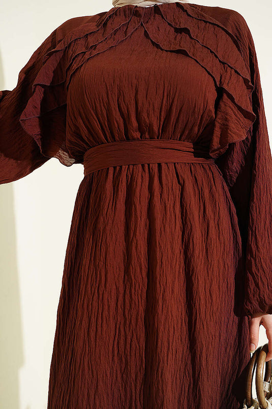 Robe à volants avec ceinture élastique marron