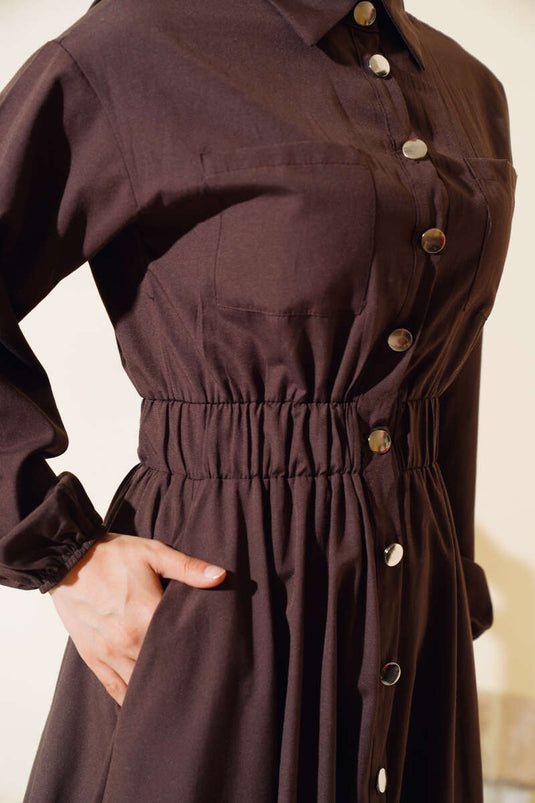 Bel Lastikli Metal Düğmeli Elbise Kahve