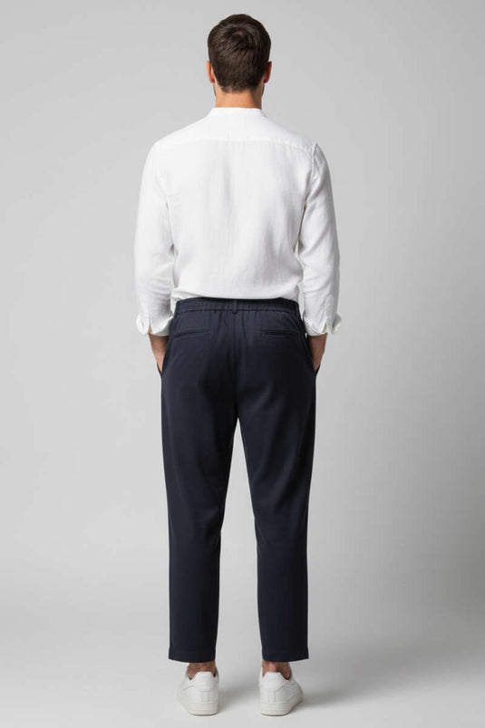 Pantalon homme bleu marine à taille élastique et plis sur le devant