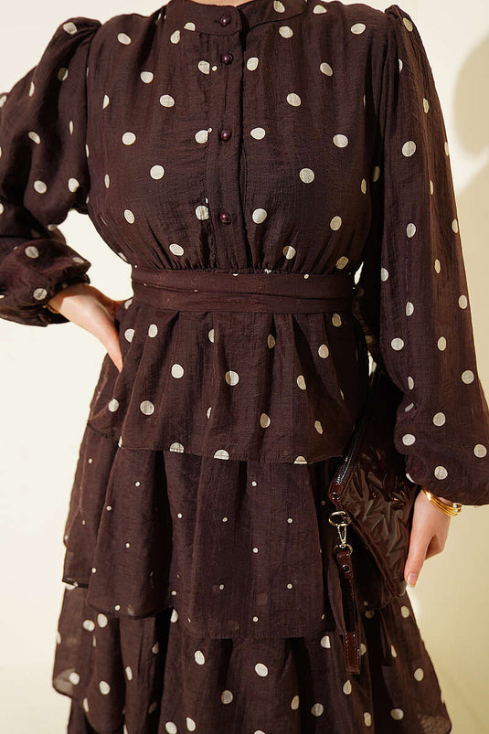 Robe à volants à pois avec ceinture élastique marron
