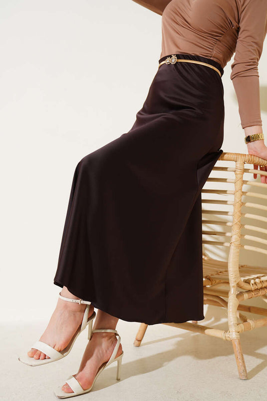 تنورة ساتان واسعة بخصر مطاطي بلون القهوة المرّة