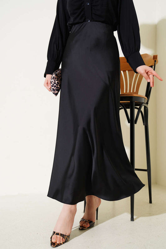 Jupe évasée en satin à taille élastique noire
