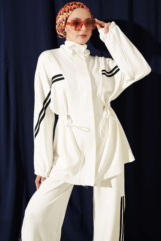 Ensemble Deux Pièces Blanc À Ceinture Et Détails Rayés