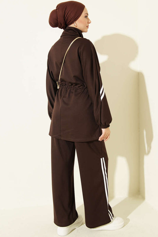 Ensemble Deux Pièces Marron À Ceinture Et Détails Rayés