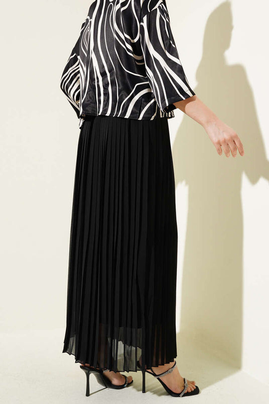 تنورة شيفون مطوية بخصر مطاطي باللون الأسود