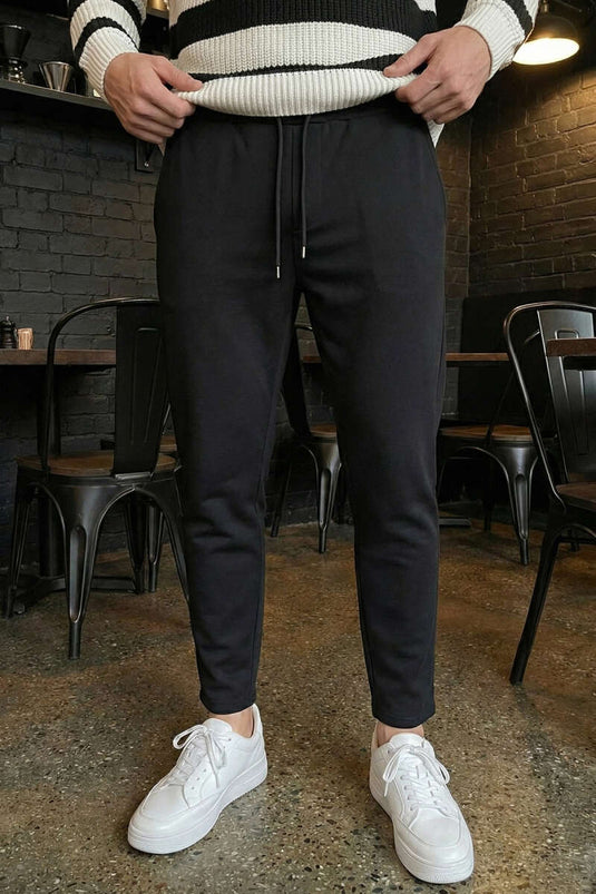 Pantaloni da uomo slim fit con elastico posteriore neri