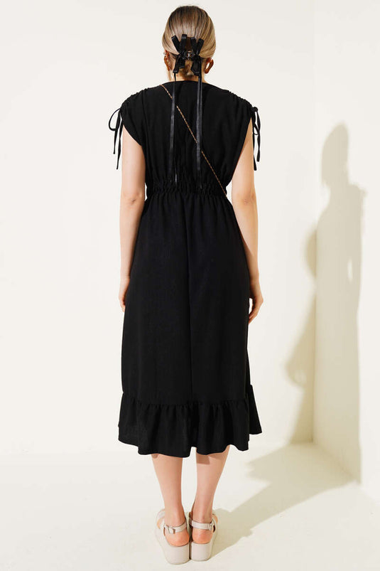 فستان ميدي برقبة على شكل حرف V وخصر مطاطي أسود