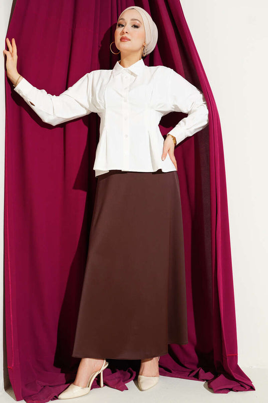 Chemise courte détaillée avec de belles plumes couleur écru